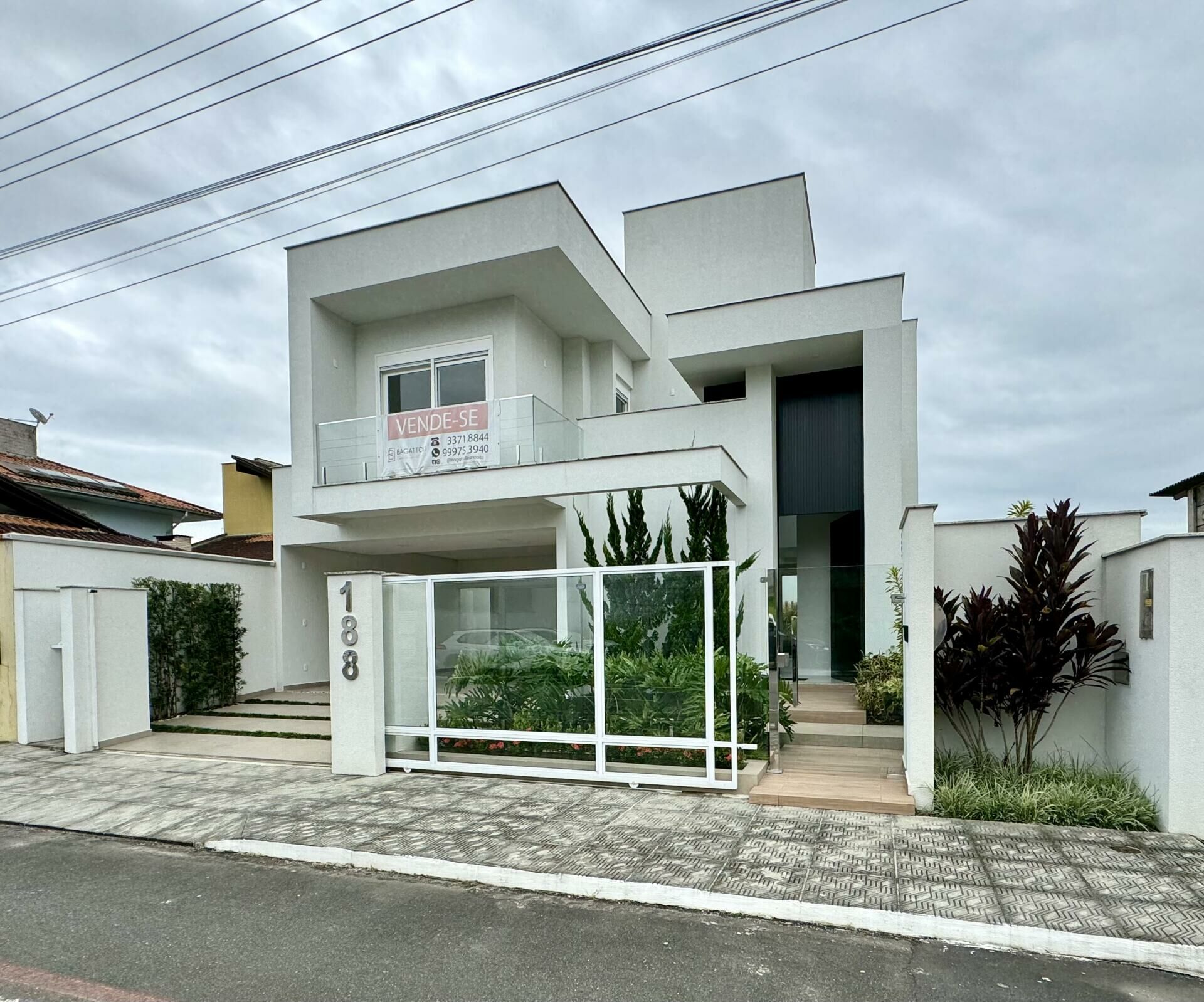 Imagem do Casa nova com 03 suítes e piscina no Champagnat no bairro Amizade
